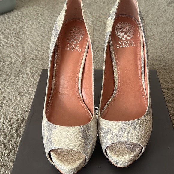 Peep toes are still hot - Picture 6 of 7